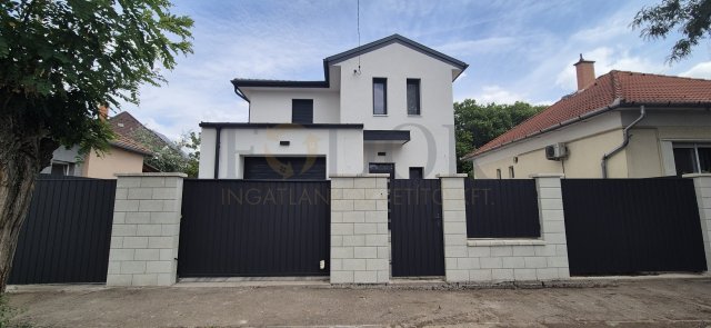 Eladó ikerház, Budapesten, XVIII. kerületben 138 M Ft, 4 szobás