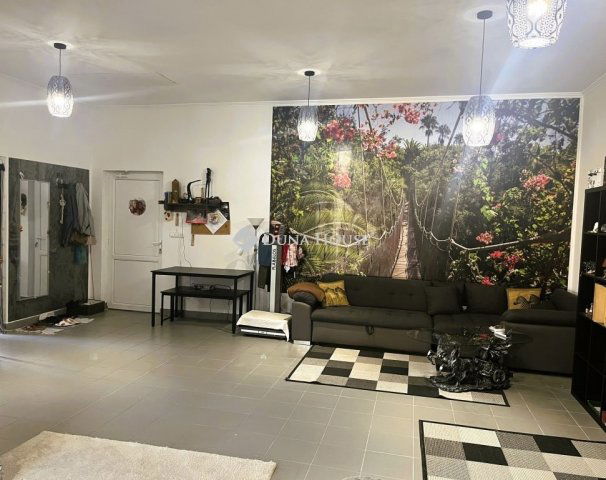 Eladó üzlethelyiség, Bugyin 79 M Ft, 1 szobás