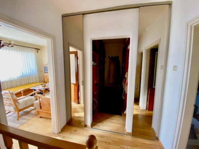 Eladó iroda, Pécsett 129.9 M Ft, 4 szobás / költözzbe.hu