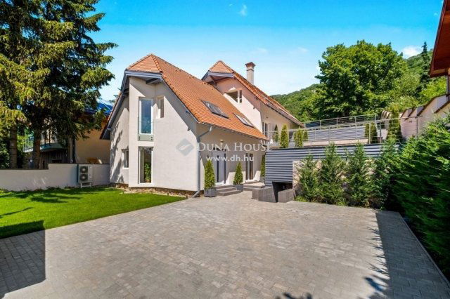 Eladó családi ház, Csobánkán 350 M Ft, 7 szobás