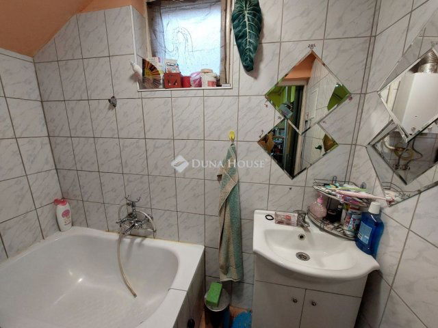 Eladó családi ház, Baján 23.9 M Ft, 3 szobás