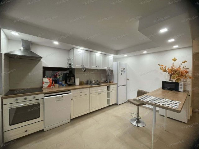 Eladó családi ház, Esztergomban 129 M Ft, 4 szobás