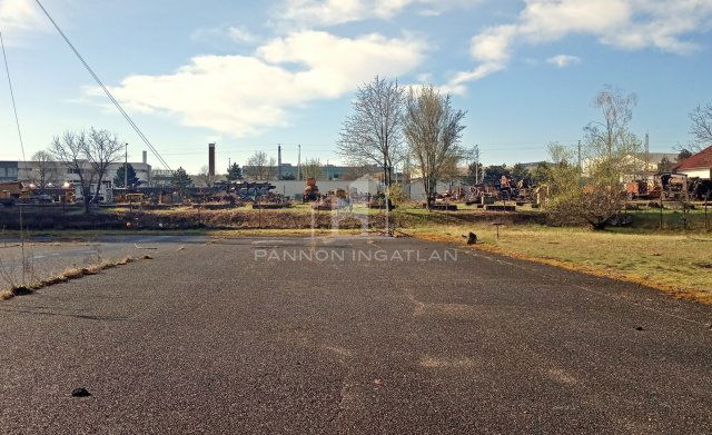 Kiadó telek, Veszprémben, Házgyári úton 500 E Ft / hó