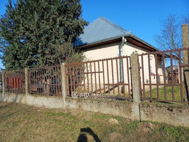 Eladó családi ház, Nagycserkeszen 11.9 M Ft, 2 szobás