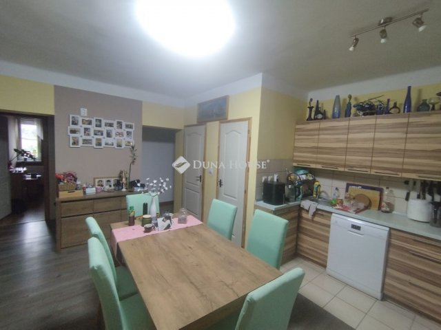 Eladó családi ház, Szomódon 89.99 M Ft, 4 szobás