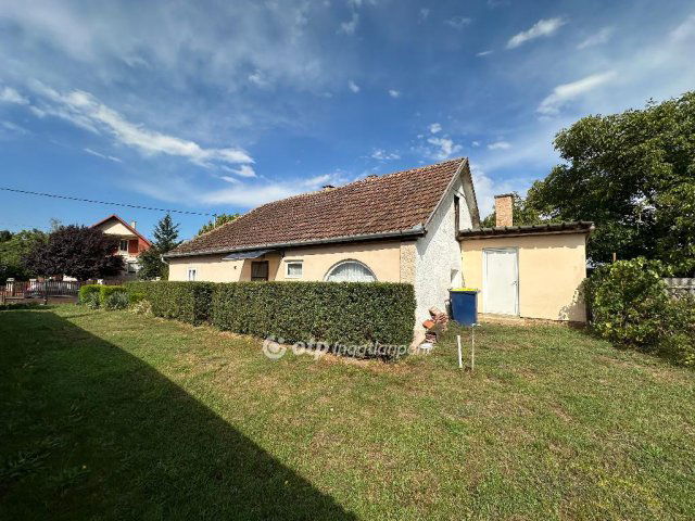 Eladó családi ház, Bujon 13.4 M Ft, 2+1 szobás