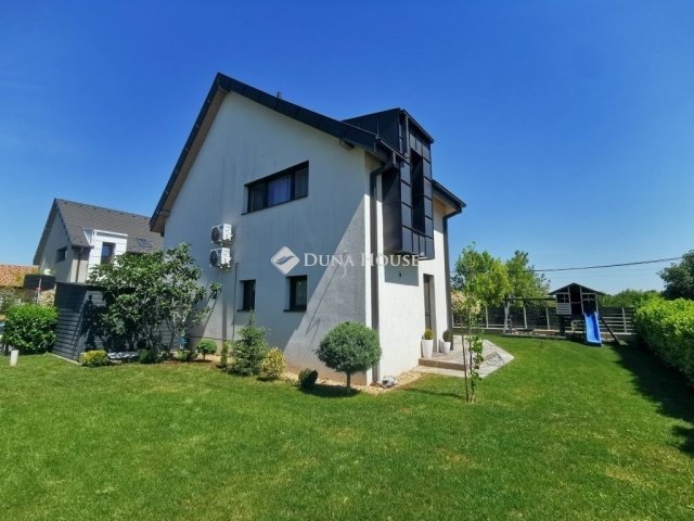 Eladó családi ház, Zsámbékon 175 M Ft, 5 szobás