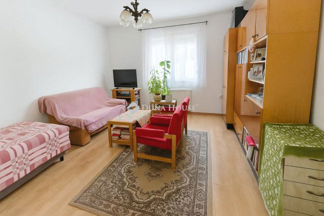 Eladó családi ház, Veresegyházon 62.5 M Ft, 1 szobás