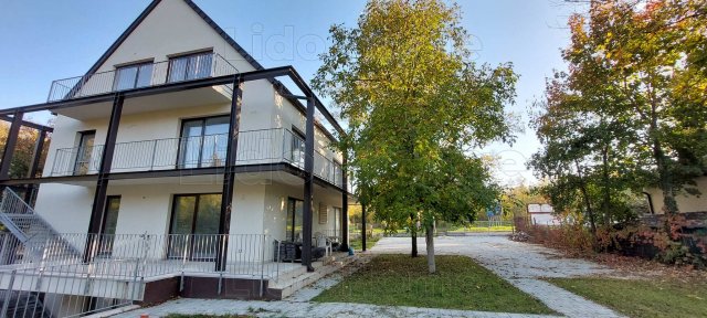 Eladó téglalakás, Balatonföldváron 124.99 M Ft, 3 szobás