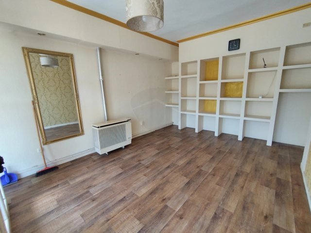 Kiadó ipari ingatlan, Hatvanban 180 E Ft / hó