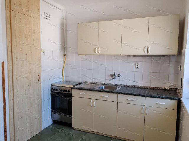 Eladó téglalakás, Szolnokon 29.9 M Ft, 1 szobás