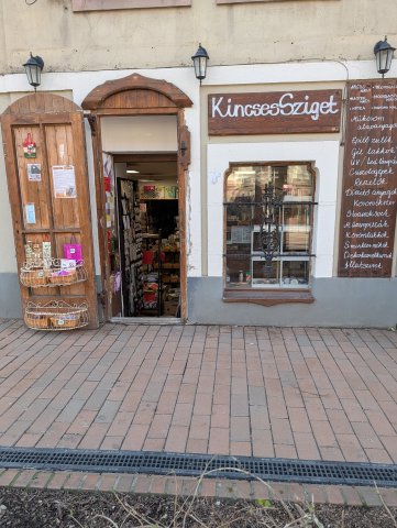 Eladó üzlethelyiség, Szegeden 2.55 M Ft, 1 szobás