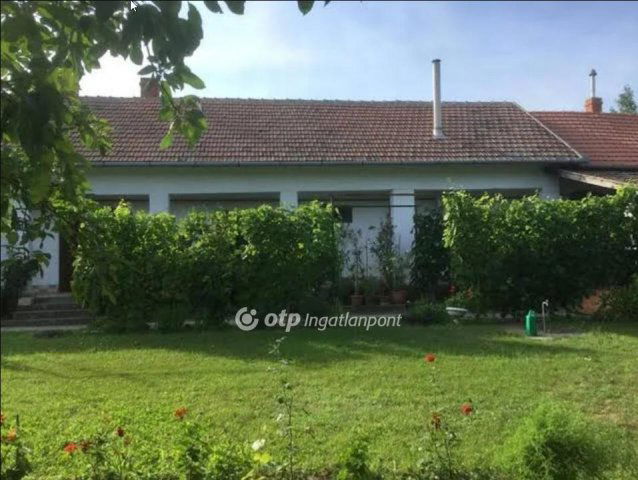 Eladó családi ház, Tiszaderzsen 28 M Ft, 3+2 szobás