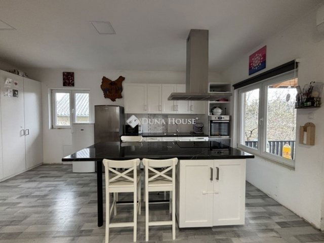 Eladó családi ház, Mogyoródon 72.9 M Ft, 3 szobás