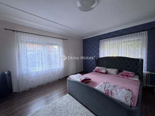 Eladó családi ház, Pécsett, Fő téren 84.99 M Ft, 4 szobás