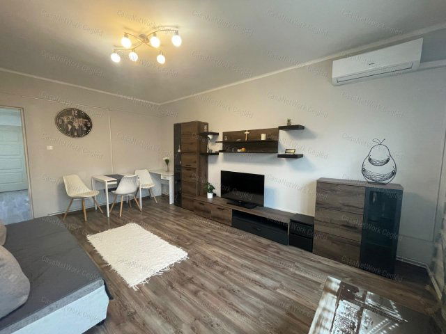 Eladó téglalakás, Szolnokon 49.9 M Ft, 3 szobás