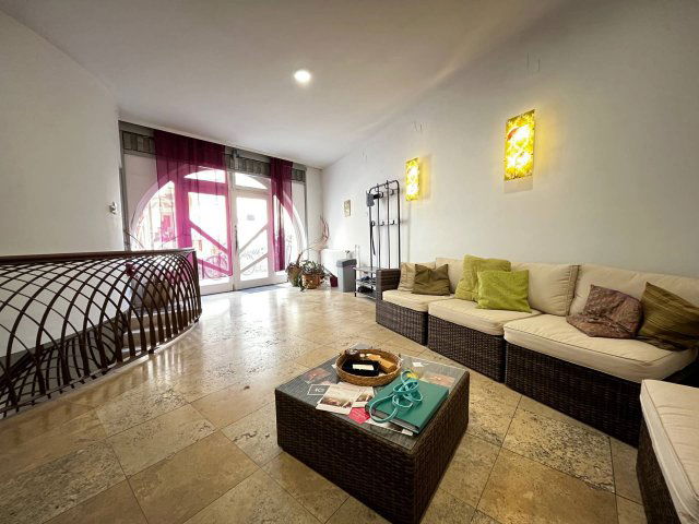 Eladó üzlethelyiség, Pécsett 39.9 M Ft, 2 szobás