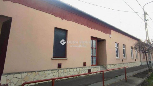 Eladó családi ház, Mohácson 38.5 M Ft, 3 szobás