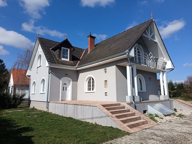 Eladó családi ház, Böhönyén 69 M Ft, 7 szobás