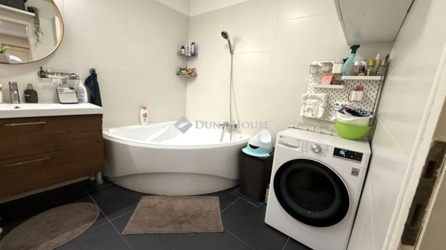 Eladó téglalakás, Gyömrőn 92 M Ft, 4 szobás