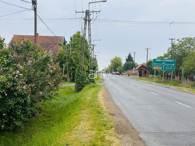 Eladó üzlethelyiség, Battonyán, József Attila utcában 10 M Ft