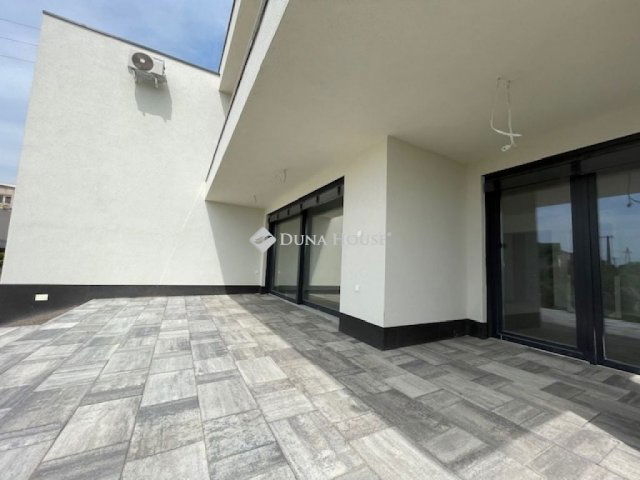 Eladó ikerház, Balatonfüreden 249.9 M Ft, 4 szobás