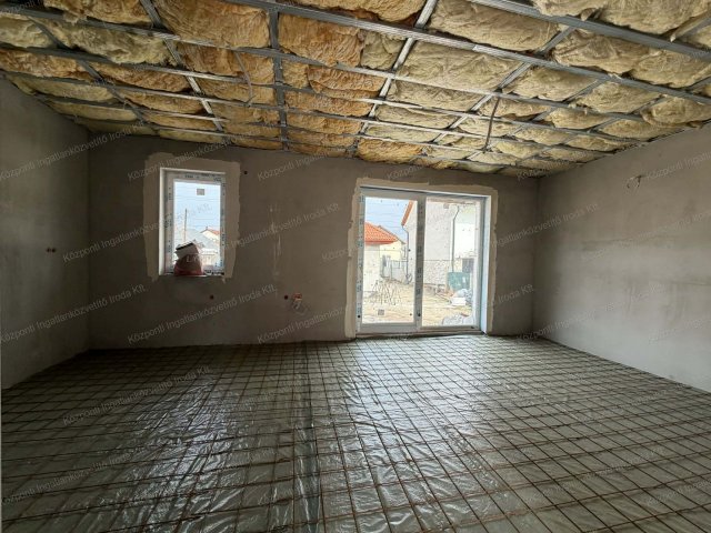 Eladó családi ház, Tatabányán 65 M Ft, 2 szobás