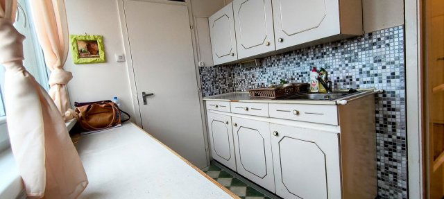 Eladó panellakás, Békésen 16.5 M Ft, 2 szobás