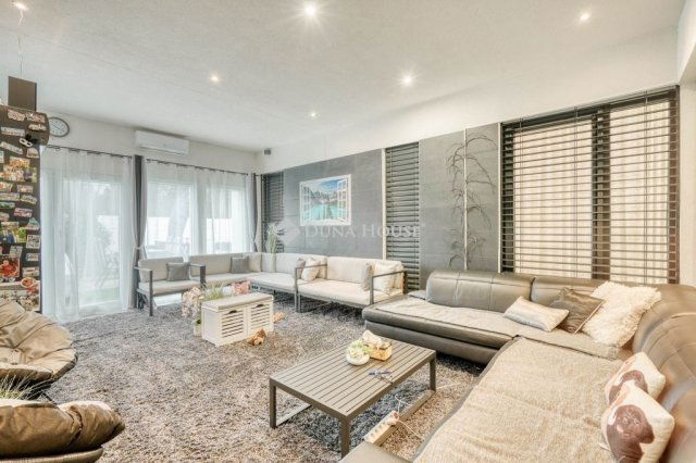 Eladó családi ház, Délegyházán 199 M Ft, 6 szobás