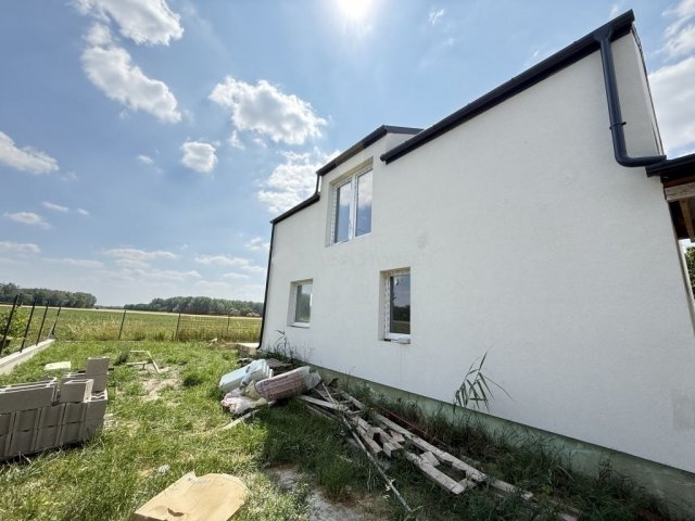 Eladó ikerház, Szigetszentmártonban 87.9 M Ft, 5 szobás