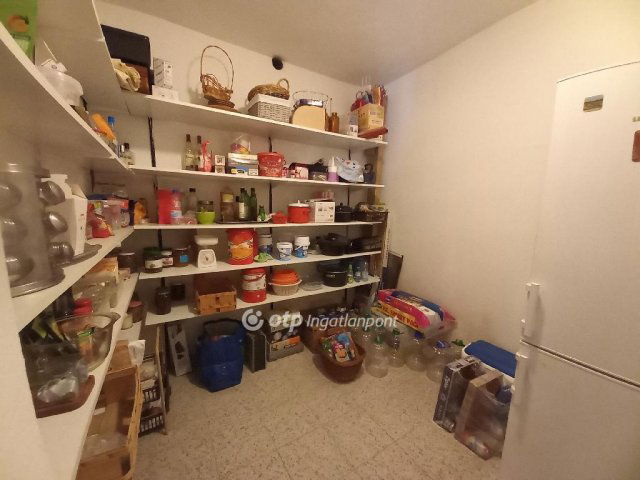 Eladó családi ház, Budapesten, III. kerületben 169 M Ft