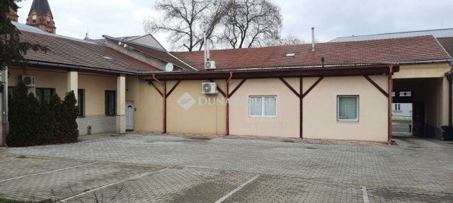 Eladó üzlethelyiség, Nyíregyházán, Bocskai utcában 280 M Ft