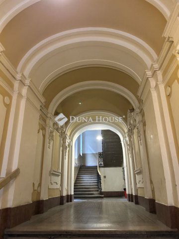 Eladó téglalakás, Budapesten, VIII. kerületben, Csepreghy utcában