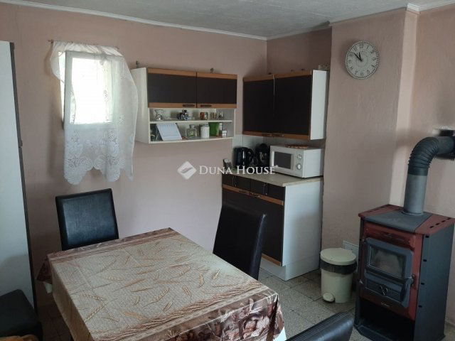 Eladó családi ház, Kecskeméten 22.7 M Ft, 2 szobás