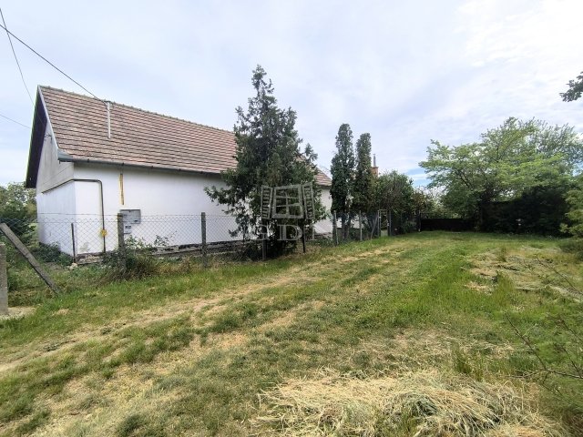 Eladó családi ház, Tasson 29.9 M Ft, 3 szobás