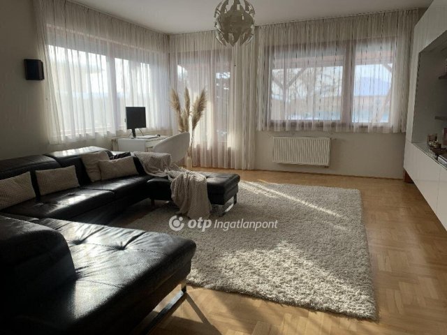 Eladó családi ház, Délegyházán 157 M Ft, 3+1 szobás