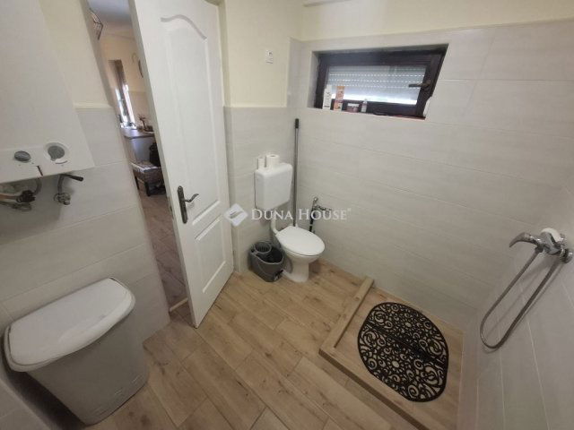 Eladó családi ház, Kiskunfélegyházán 37 M Ft, 5 szobás