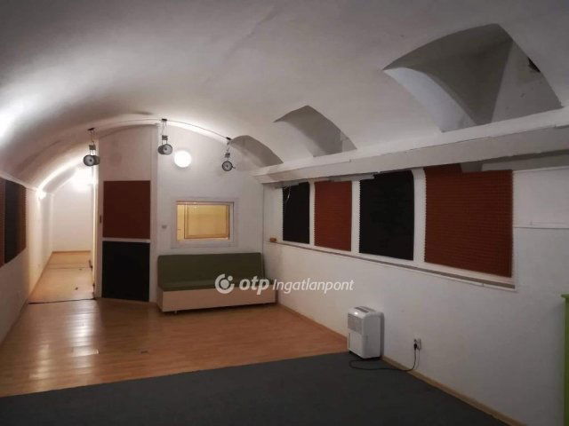 Eladó ipari ingatlan, Budapesten, XI. kerületben 34.34 M Ft