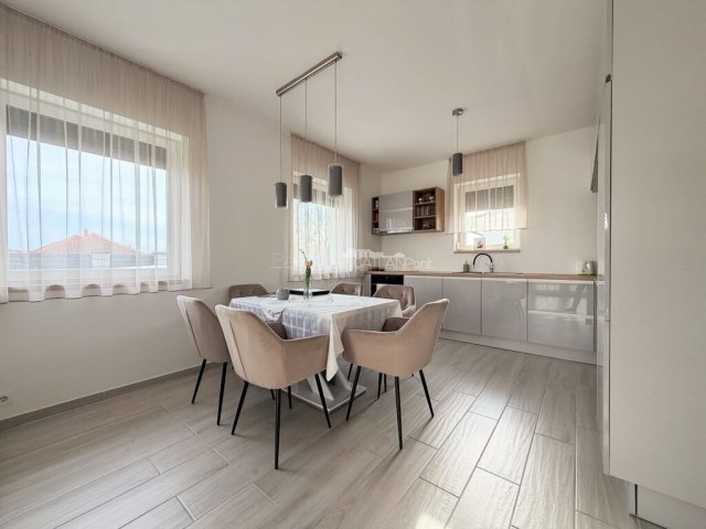 Eladó családi ház, Szombathelyen 91.99 M Ft, 4 szobás