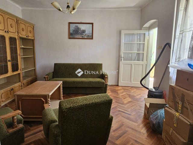 Eladó családi ház, Véménden 24.9 M Ft, 4 szobás