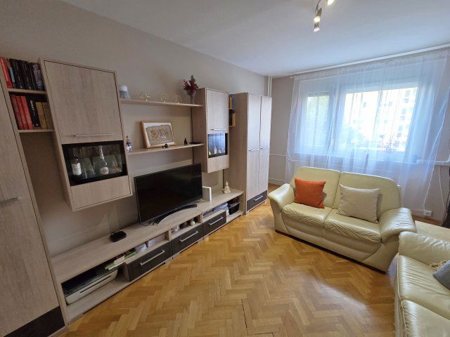 Eladó panellakás, Székesfehérvárott 64.9 M Ft, 3+1 szobás