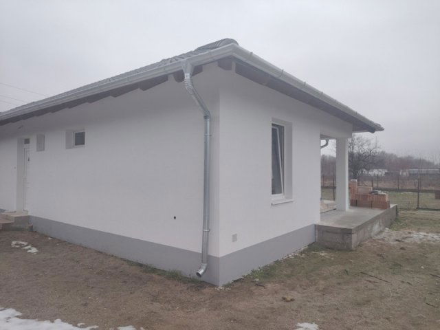 Eladó ikerház, Kakucson 85 M Ft, 4 szobás / költözzbe.hu