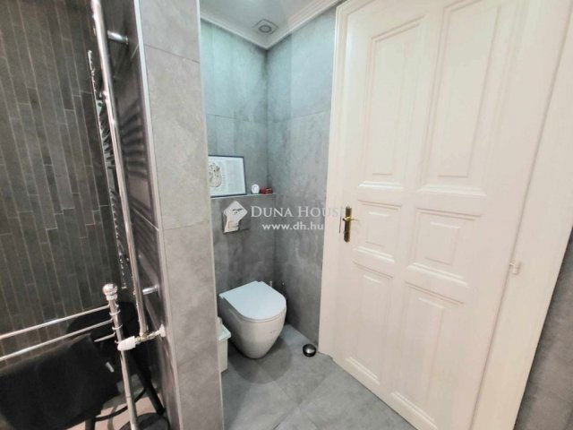 Eladó téglalakás, Budapesten, VI. kerületben 160 M Ft, 3 szobás