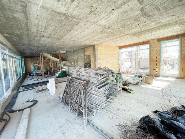 Eladó üzlethelyiség, Budaörsön 330 M Ft, 4 szobás