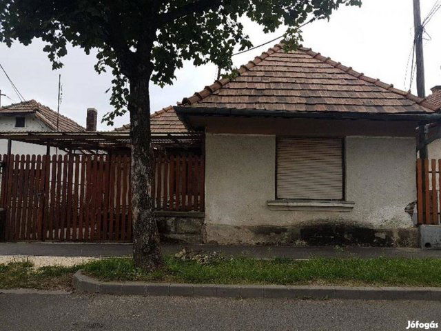 Eladó családi ház, Budapesten, XVIII. kerületben 28 M Ft