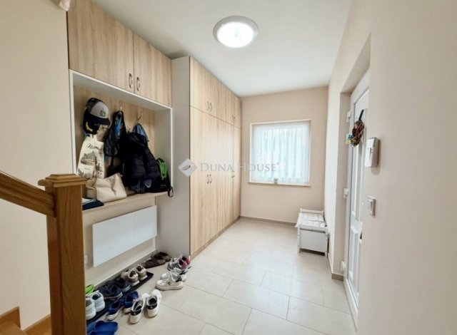 Eladó családi ház, Székesfehérvárott 169 M Ft, 4 szobás