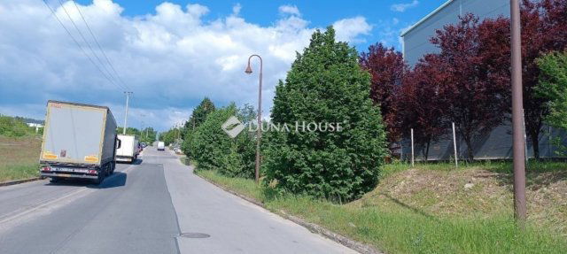 Eladó ipari ingatlan, Veresegyházon 897 M Ft