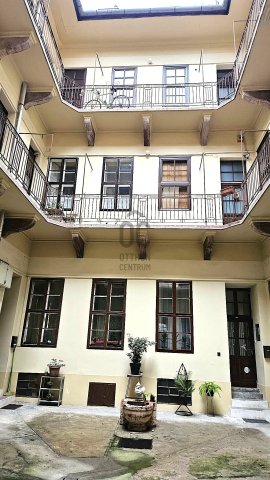 Eladó téglalakás, Budapesten, VI. kerületben 86 M Ft, 1 szobás