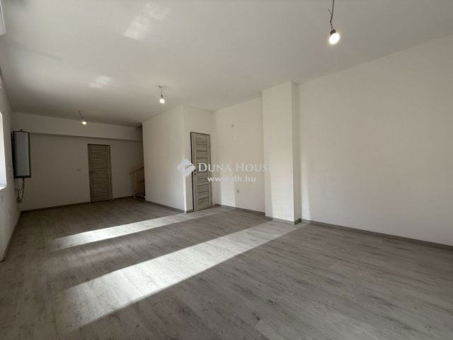 Eladó családi ház, Budapesten, XVIII. kerületben 69.9 M Ft