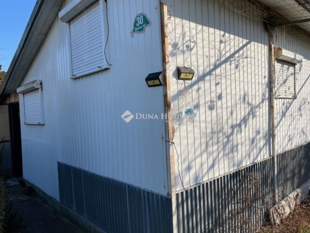 Eladó nyaraló, Cserkeszőlőn 6.5 M Ft, 2 szobás